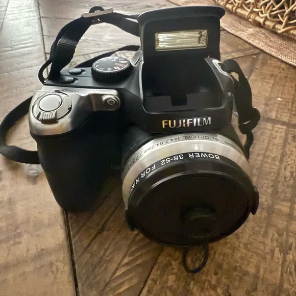 Fujifilm FinePix S Series S8000fd 8.0MP Digital Bridge Camera Untested - Picture 2 of 5